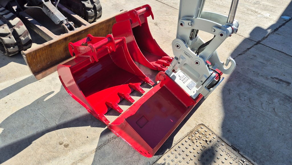 Takeuchi TB230 - Powertilt - 3X Buckets - 2017 Year - TOP Condition - Miniekskavator: foto 5 Takeuchi TB230 - Powertilt - 3X Buckets - 2017 Year - TOP Condition - Miniekskavator: foto 5