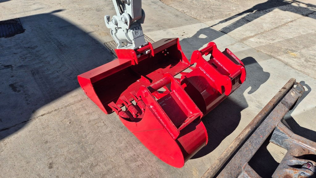 Takeuchi TB230 - Powertilt - 3X Buckets - 2017 Year - TOP Condition - Miniekskavator: foto 4 Takeuchi TB230 - Powertilt - 3X Buckets - 2017 Year - TOP Condition - Miniekskavator: foto 4