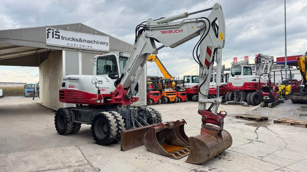 Takeuchi TB295W - 2014 Year - Powertilt - 3X Buckets - Ekskavator me goma: foto 2 Takeuchi TB295W - 2014 Year - Powertilt - 3X Buckets - Ekskavator me goma: foto 2