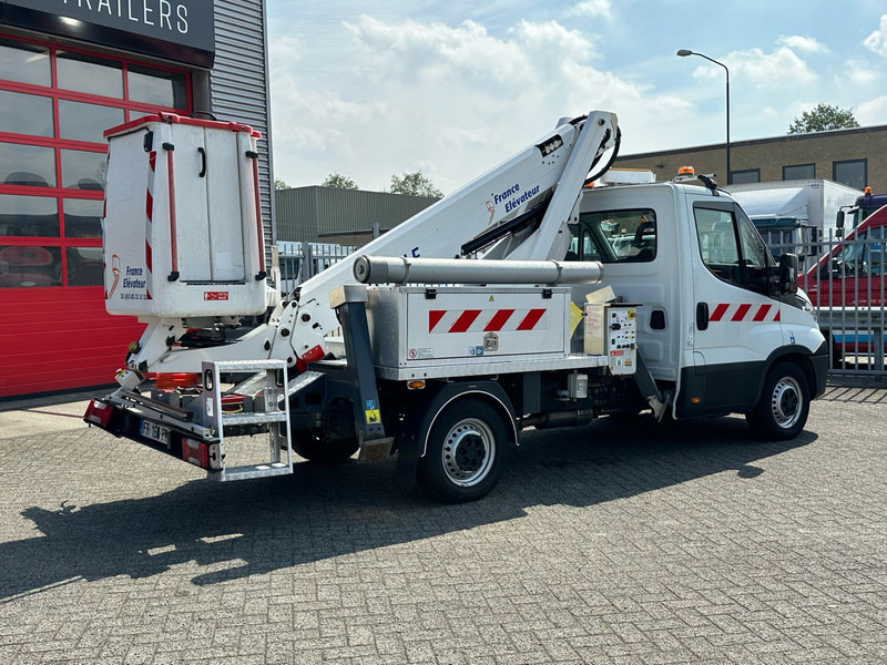 Iveco Daily 35S14 APK 10-07-2026 Nederlands Kenteken 14 meter, 4x stamped, 413 working hours - Kamioncine: foto 5 Iveco Daily 35S14 APK 10-07-2026 Nederlands Kenteken 14 meter, 4x stamped, 413 working hours - Kamioncine: foto 5