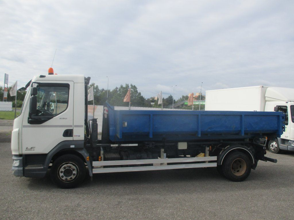 DAF LF 12.250 - Kamion vetëngarkues: foto 2 DAF LF 12.250 - Kamion vetëngarkues: foto 2
