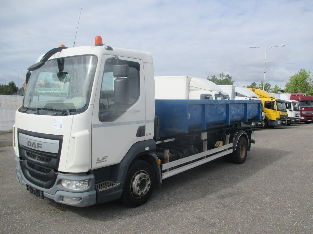 DAF LF 12.250 - Kamion vetëngarkues: foto 1 DAF LF 12.250 - Kamion vetëngarkues: foto 1