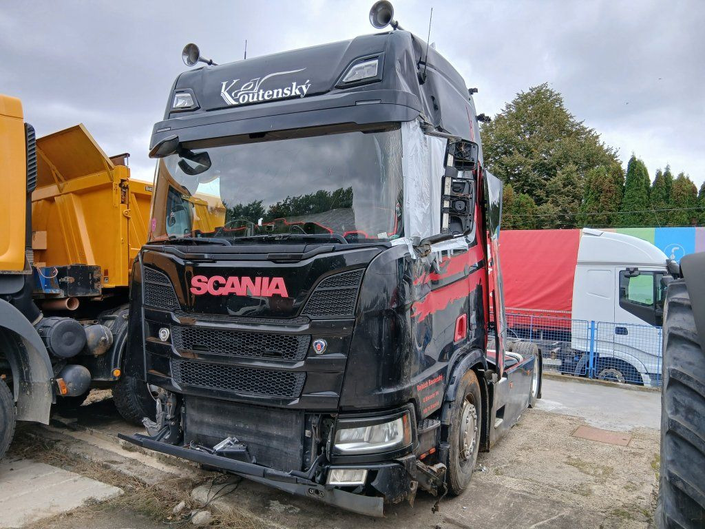 Scania R450 MEGA/lowdeck Unfall / damage - Gjysmë-kamion: foto 1 Scania R450 MEGA/lowdeck Unfall / damage - Gjysmë-kamion: foto 1