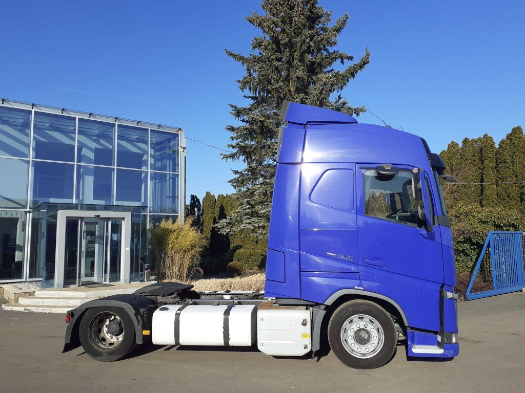 Volvo FH500 XL EURO 6 MEGA/lowdeck - Gjysmë-kamion: foto 3 Volvo FH500 XL EURO 6 MEGA/lowdeck - Gjysmë-kamion: foto 3