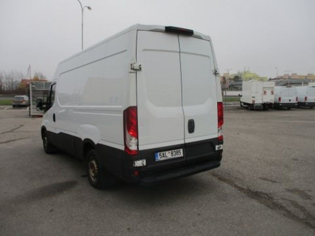Iveco Daily 35S15V - Furgon: foto 2 Iveco Daily 35S15V - Furgon: foto 2