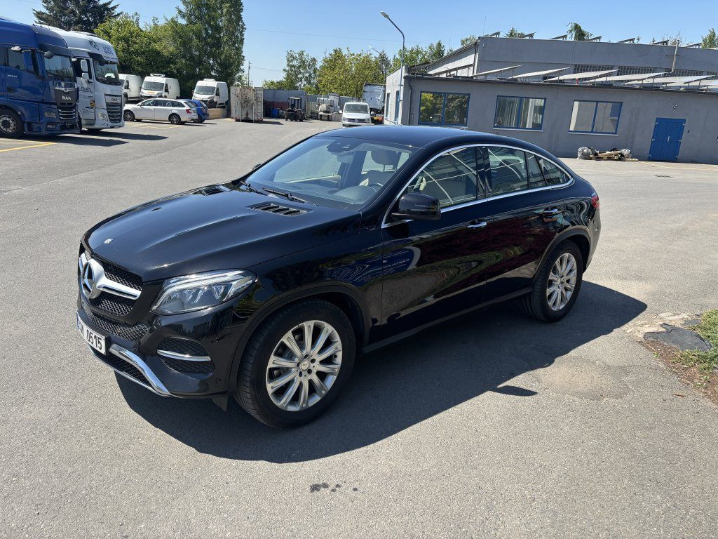 Mercedes-Benz d Coupe - Makinë me portobagazh: foto 3 Mercedes-Benz d Coupe - Makinë me portobagazh: foto 3