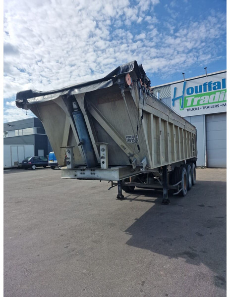 Benalu - Gjysmë rimorkio vetëshkarkuese: foto 3 Benalu - Gjysmë rimorkio vetëshkarkuese: foto 3