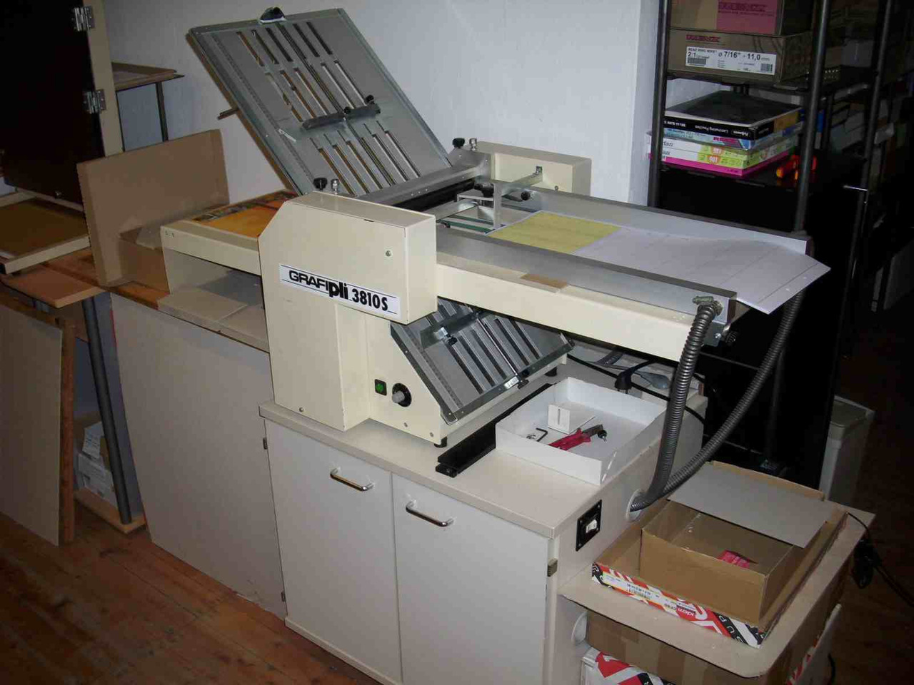 Grafipli 3810 S folding machine - Makinë palosëse: foto 1 Grafipli 3810 S folding machine - Makinë palosëse: foto 1