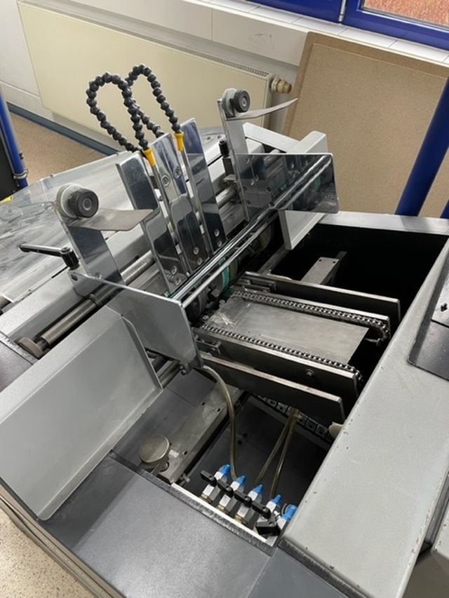 Heidelberg Saddlestitcher Stitchmaster ST 100.1 with 1+8 Feeders - Makinë printimi: foto 4 Heidelberg Saddlestitcher Stitchmaster ST 100.1 with 1+8 Feeders - Makinë printimi: foto 4
