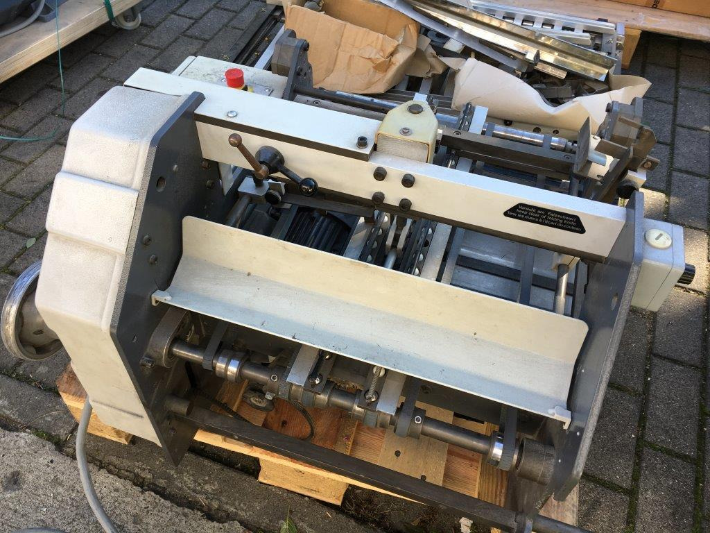 Heidelberg steel KBi 1-36 hook-in cross-fold unit - Makinë palosëse: foto 4 Heidelberg steel KBi 1-36 hook-in cross-fold unit - Makinë palosëse: foto 4