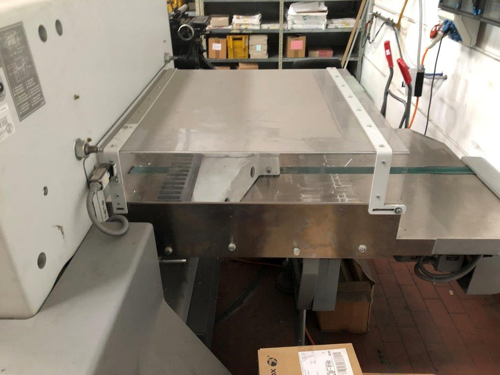 Polar 92 XT high-speed cutting line with RA-2 vibrator, optional LW 450 lift and counting scale - Makinë për prerje letre: foto 2 Polar 92 XT high-speed cutting line with RA-2 vibrator, optional LW 450 lift and counting scale - Makinë për prerje letre: foto 2