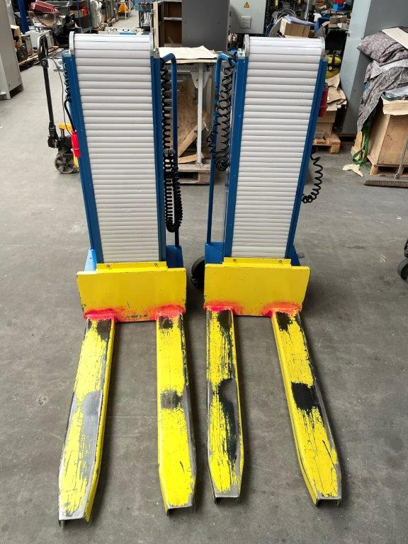 Two electric pallet lifters Butler 1200 - Pirun paletash: foto 3 Two electric pallet lifters Butler 1200 - Pirun paletash: foto 3