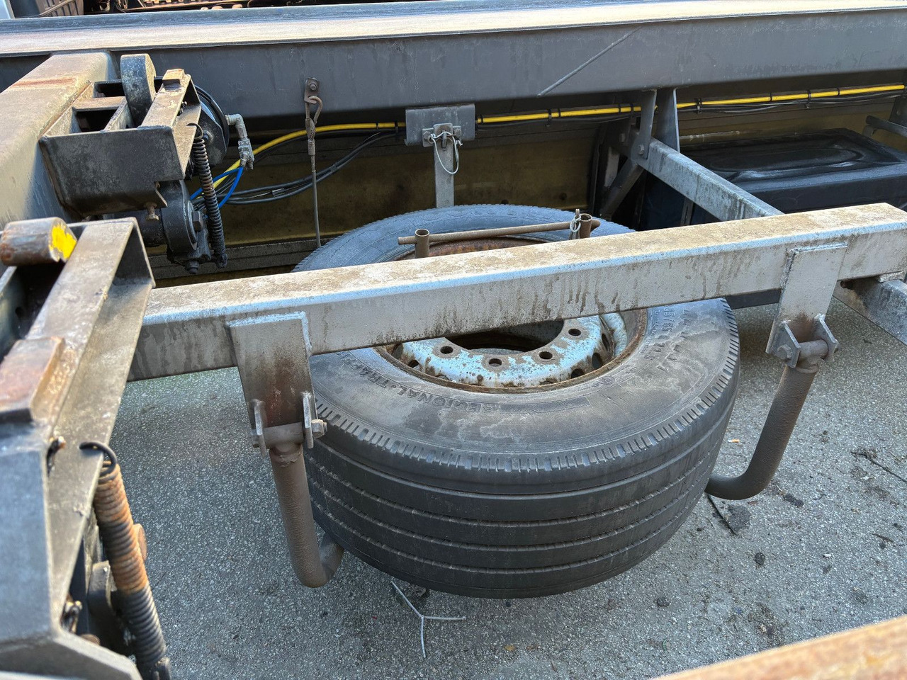 Jung R. TOP ZUSTAND / MICHELIN Ber. - Rimorkio roll-off/ Skip loader: foto 4 Jung R. TOP ZUSTAND / MICHELIN Ber. - Rimorkio roll-off/ Skip loader: foto 4