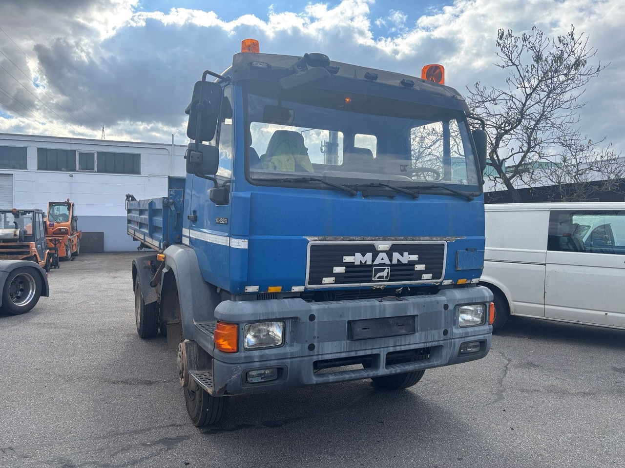 MAN 14.224 12.220 4x4 Meiller 3 Seitenkipper - Kamion vetëshkarkues: foto 4 MAN 14.224 12.220 4x4 Meiller 3 Seitenkipper - Kamion vetëshkarkues: foto 4