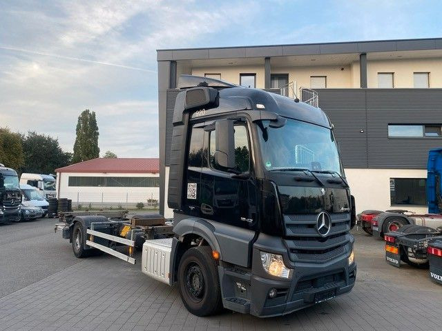 Mercedes-Benz Actros 1842 BDF LBW 1845 2x - Transportjer kontejnerësh/ Kamion me karroceri të çmontueshme: foto 4 Mercedes-Benz Actros 1842 BDF LBW 1845 2x - Transportjer kontejnerësh/ Kamion me karroceri të çmontueshme: foto 4