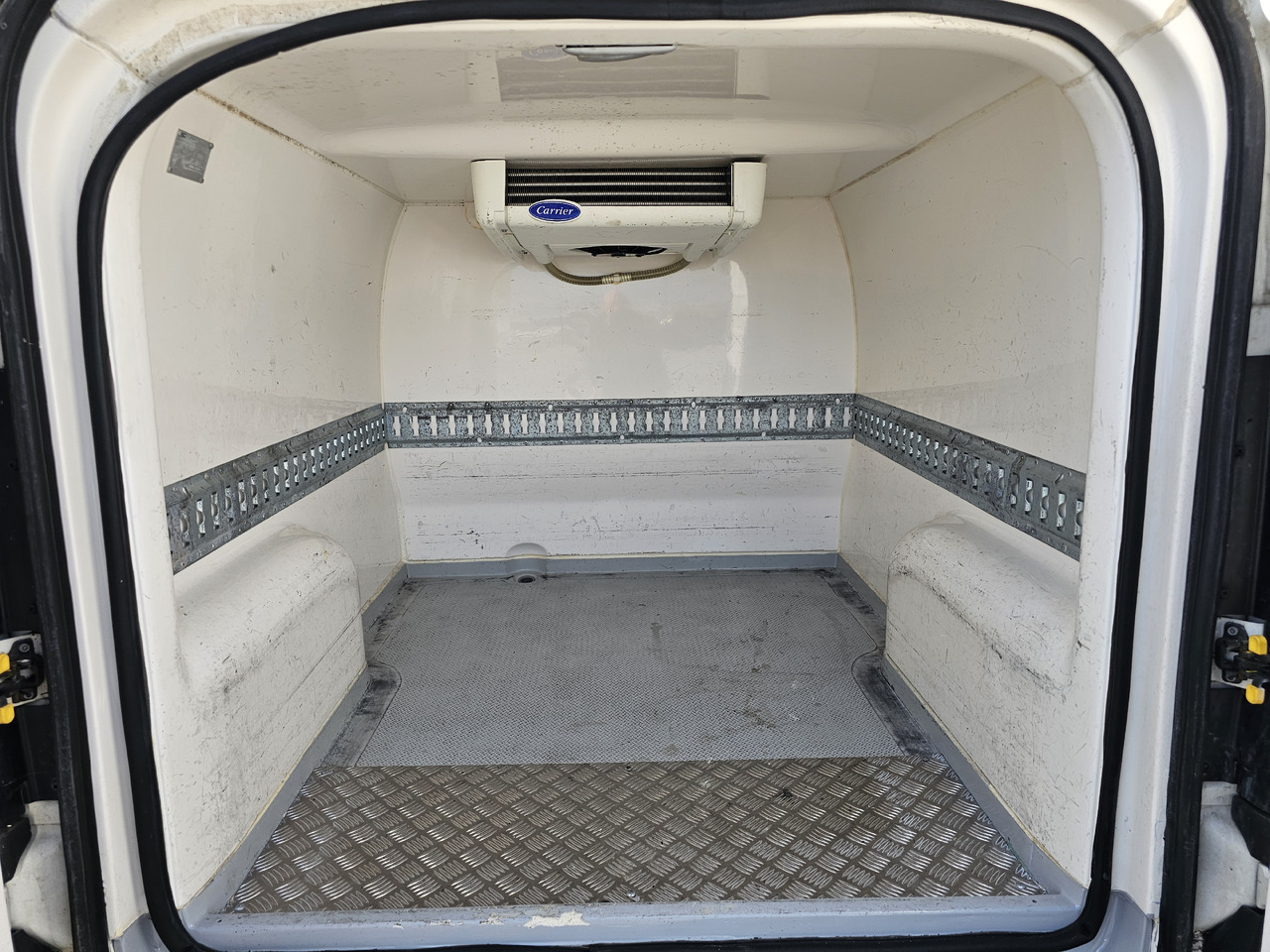 Fiat Doblo chlodnia mroznia carrier +230v - 18 C euro5 - Furgon frigorifer: foto 4 Fiat Doblo chlodnia mroznia carrier +230v - 18 C euro5 - Furgon frigorifer: foto 4