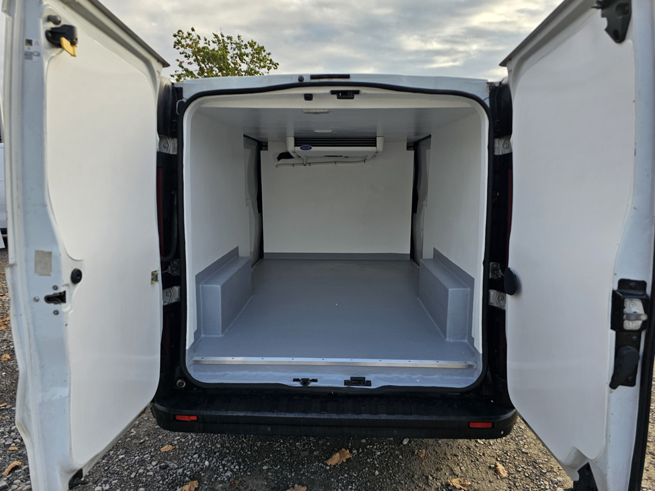 RENAULT TRAFIC MAXI LONG CHLODNIA MROZNIA CARRIER+230V KLIMA NAVI KAMERA EURO6 - Furgon frigorifer: foto 2 RENAULT TRAFIC MAXI LONG CHLODNIA MROZNIA CARRIER+230V KLIMA NAVI KAMERA EURO6 - Furgon frigorifer: foto 2