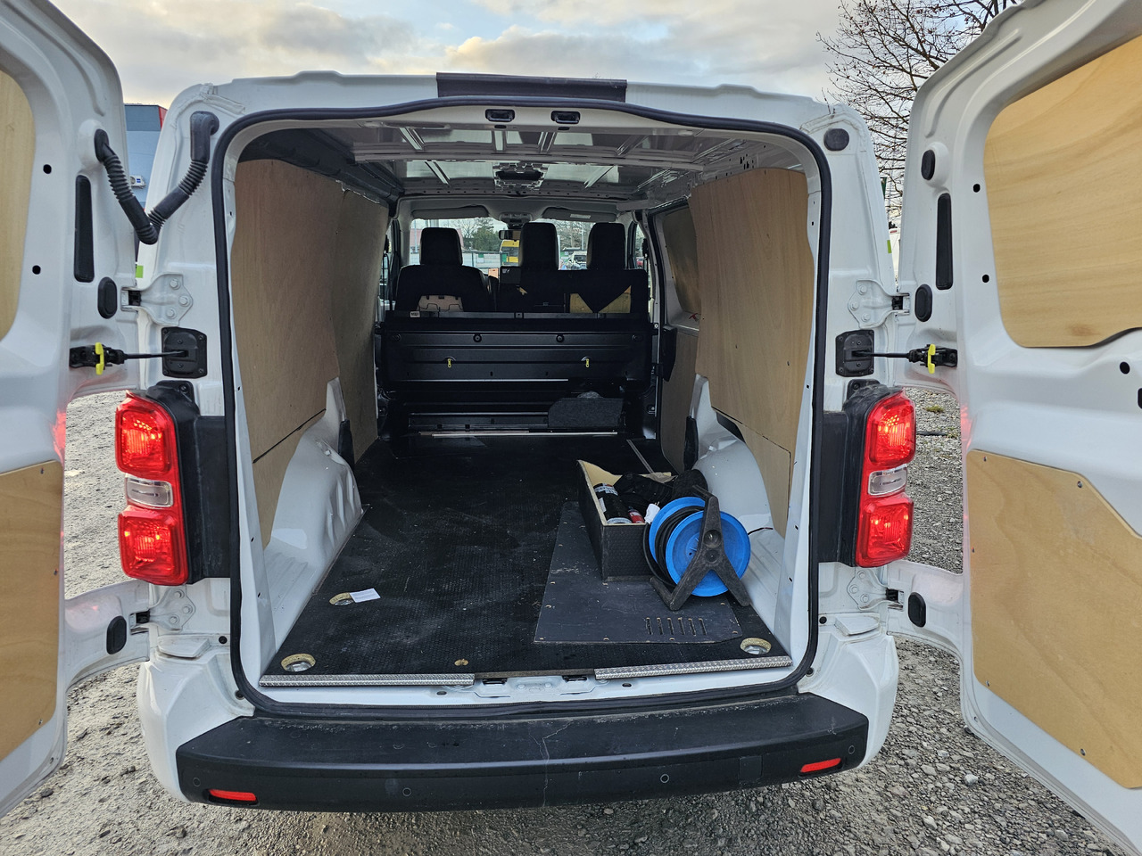 TOYOTA PROACE LONG ELECTRIC 75 KWH KLIMA NAVI KAMERA - Furgon i vogël, Furgon elektrik: foto 3 TOYOTA PROACE LONG ELECTRIC 75 KWH KLIMA NAVI KAMERA - Furgon i vogël, Furgon elektrik: foto 3