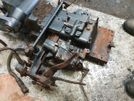 Case International 84, 85, 95 Ser Hydraulic Lift Cover Assy 406003r22, 399885r1 - Sistemi hidraulik për Traktor: foto 5 Case International 84, 85, 95 Ser Hydraulic Lift Cover Assy 406003r22, 399885r1 - Sistemi hidraulik për Traktor: foto 5