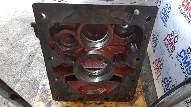 Deutz Dx 3.90 Transmission Gearbox Housing 043251440 - Kutia e marsheve dhe pjesë këmbimi për Traktor: foto 4 Deutz Dx 3.90 Transmission Gearbox Housing 043251440 - Kutia e marsheve dhe pjesë këmbimi për Traktor: foto 4