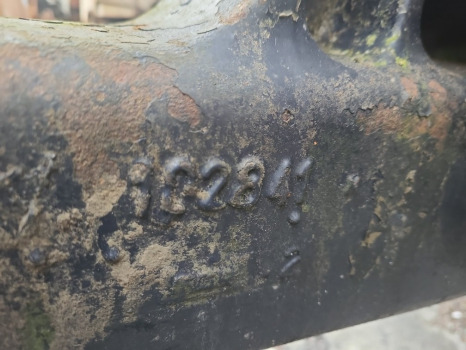 Deutz-fahr Dx4.57 Front Axle Housing Lhs 102841 102841, 04386762, 04388595 - Aksi i përparmë: foto 2 Deutz-fahr Dx4.57 Front Axle Housing Lhs 102841 102841, 04386762, 04388595 - Aksi i përparmë: foto 2