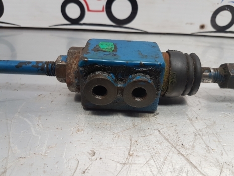 Ford 10 Series Brake Rod With Valve For Q And Super Q Cab 83926735 - Pjesët e frenave për Traktor: foto 3 Ford 10 Series Brake Rod With Valve For Q And Super Q Cab 83926735 - Pjesët e frenave për Traktor: foto 3