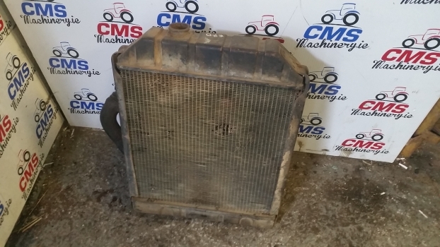 Ford 4500, 5000, 5100, 5600, 5500 Engine Water Cooling Radiator 86531508 - Radiatori për Traktor: foto 1 Ford 4500, 5000, 5100, 5600, 5500 Engine Water Cooling Radiator 86531508 - Radiatori për Traktor: foto 1