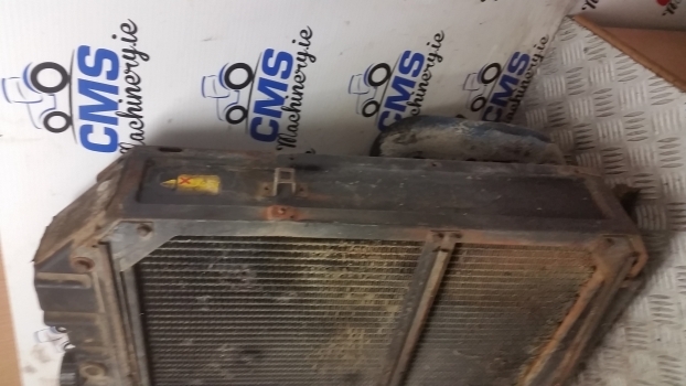 Ford 5640, 6640, 7740 Engine Water Cooling Radiator 82015101, 82010660 - Radiatori për Traktor: foto 5 Ford 5640, 6640, 7740 Engine Water Cooling Radiator 82015101, 82010660 - Radiatori për Traktor: foto 5
