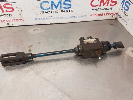 Ford 7610, 4830, 4610 Brake Rod With Valve 053800004, 83955131 - Pjesët e frenave për Makineri bujqësore: foto 1 Ford 7610, 4830, 4610 Brake Rod With Valve 053800004, 83955131 - Pjesët e frenave për Makineri bujqësore: foto 1