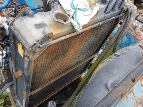 Ford 8340, 40 Series Engine Water Cooling Radiator 82015105, 82015099 - Radiatori për Traktor: foto 1 Ford 8340, 40 Series Engine Water Cooling Radiator 82015105, 82015099 - Radiatori për Traktor: foto 1