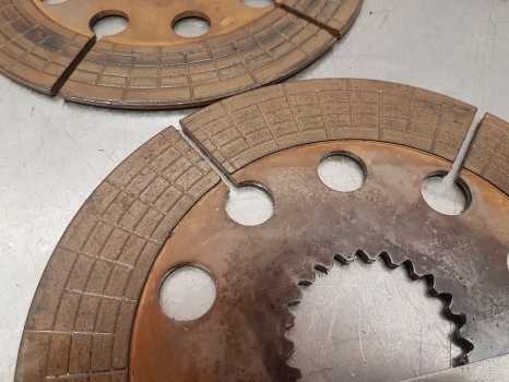 Ford 8430 10, 600, 40,ts Series, Brake Discs Kit E9nn2a097ba, E9nn2n315cb - Disqet e frenave për Traktor: foto 4 Ford 8430 10, 600, 40,ts Series, Brake Discs Kit E9nn2a097ba, E9nn2n315cb - Disqet e frenave për Traktor: foto 4