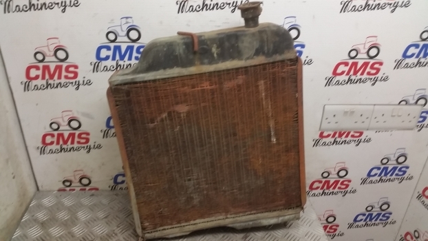 Ford Engine Water Cooling Radiator With Cowling - Radiatori për Traktor: foto 3 Ford Engine Water Cooling Radiator With Cowling - Radiatori për Traktor: foto 3