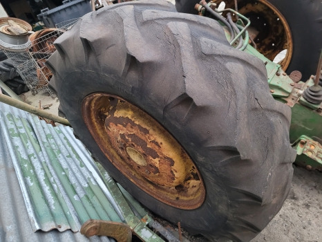 John Deere 2130 Rear Wheel Rim And Tyre 16.9/14-30, R30, At30619 - Rrota: foto 2 John Deere 2130 Rear Wheel Rim And Tyre 16.9/14-30, R30, At30619 - Rrota: foto 2