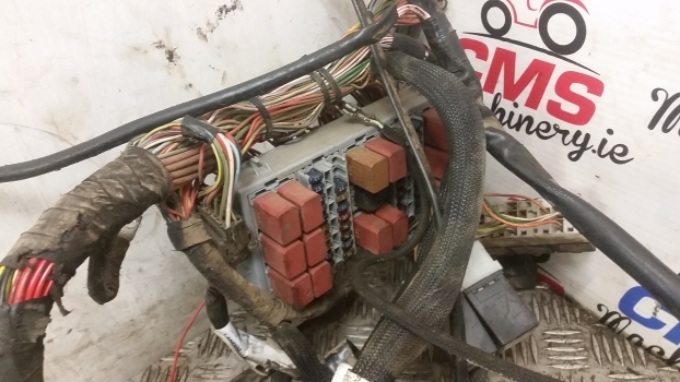 Landini Mythos Tdi 115 Cab Fuse Box Wiring Loom Set - Kabllot/ Pajimet e telave për Traktor: foto 3 Landini Mythos Tdi 115 Cab Fuse Box Wiring Loom Set - Kabllot/ Pajimet e telave për Traktor: foto 3