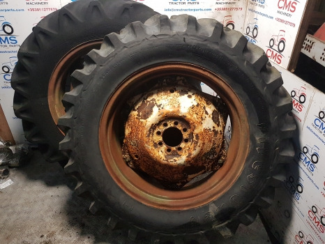 Massey Ferguson 135, 35 David Brown, Ford 2000, 3000 Wheel Pair 12.4-23 - Rrota për Makineri bujqësore: foto 1 Massey Ferguson 135, 35 David Brown, Ford 2000, 3000 Wheel Pair 12.4-23 - Rrota për Makineri bujqësore: foto 1
