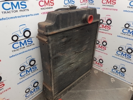 Massey Ferguson 365, 375, 385, 390, 398 Radiator 1695721m2 - Radiatori për Traktor: foto 2 Massey Ferguson 365, 375, 385, 390, 398 Radiator 1695721m2 - Radiatori për Traktor: foto 2