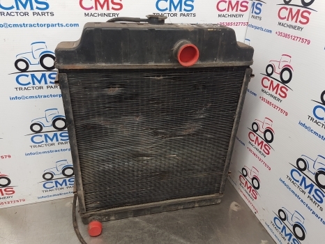 Massey Ferguson 365, 375, 385, 390, 398 Radiator 1695721m2 - Radiatori për Traktor: foto 1 Massey Ferguson 365, 375, 385, 390, 398 Radiator 1695721m2 - Radiatori për Traktor: foto 1