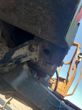 Massey Ferguson 4355, 4255, 4345 Front Axle Support Frame Bolster 3800432m3 - Pezullimi: foto 1 Massey Ferguson 4355, 4255, 4345 Front Axle Support Frame Bolster 3800432m3 - Pezullimi: foto 1