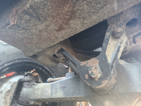 Massey Ferguson 4355, 4255, 4345 Front Axle Support Frame Bolster 3800432m3 - Pezullimi: foto 2 Massey Ferguson 4355, 4255, 4345 Front Axle Support Frame Bolster 3800432m3 - Pezullimi: foto 2