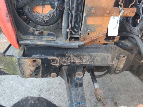 Massey Ferguson 4355, 4255, 4345 Front Axle Support Frame Bolster 3800432m3 - Pezullimi: foto 4 Massey Ferguson 4355, 4255, 4345 Front Axle Support Frame Bolster 3800432m3 - Pezullimi: foto 4