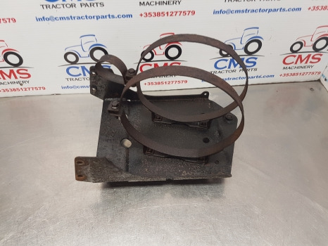 Massey Ferguson 5612, 5611, 5613, Air Filter Support Assy 4382578m1, 4382869m5 - Sistemi i marrjes së ajrit: foto 2 Massey Ferguson 5612, 5611, 5613, Air Filter Support Assy 4382578m1, 4382869m5 - Sistemi i marrjes së ajrit: foto 2
