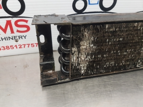 Massey Ferguson 6150, 6160, 6130, 3050, 3060, 3115, 3120, Oil Cooler 3583351m1 - Radiatori për Traktor: foto 3 Massey Ferguson 6150, 6160, 6130, 3050, 3060, 3115, 3120, Oil Cooler 3583351m1 - Radiatori për Traktor: foto 3