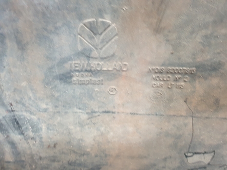 New Holland Fiat Tl, L Series L85, L95, Tl100, Tl90 Fuel Tank 82007816, 82007816 - Serbatori i karburantit për Traktor: foto 4 New Holland Fiat Tl, L Series L85, L95, Tl100, Tl90 Fuel Tank 82007816, 82007816 - Serbatori i karburantit për Traktor: foto 4