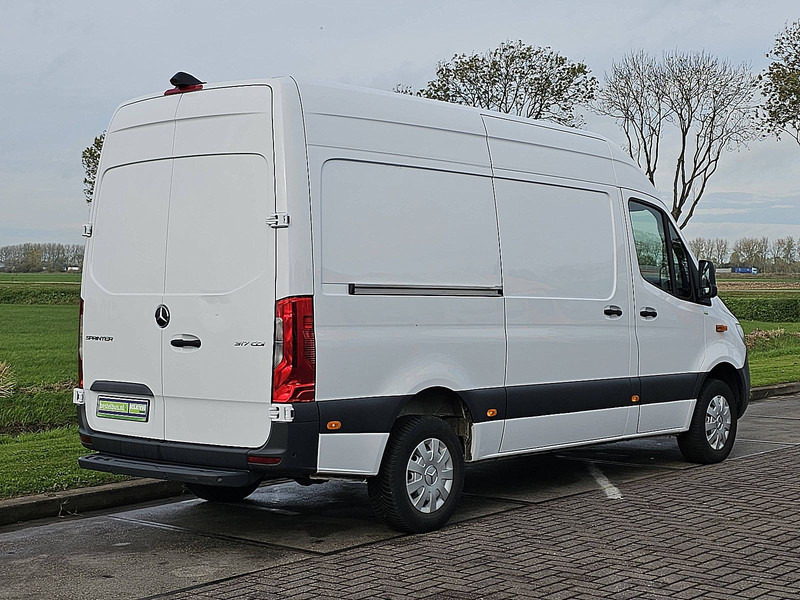 Mercedes-Benz Sprinter 317 L2H2 Mbux Navi RWD! - Furgon: foto 3 Mercedes-Benz Sprinter 317 L2H2 Mbux Navi RWD! - Furgon: foto 3