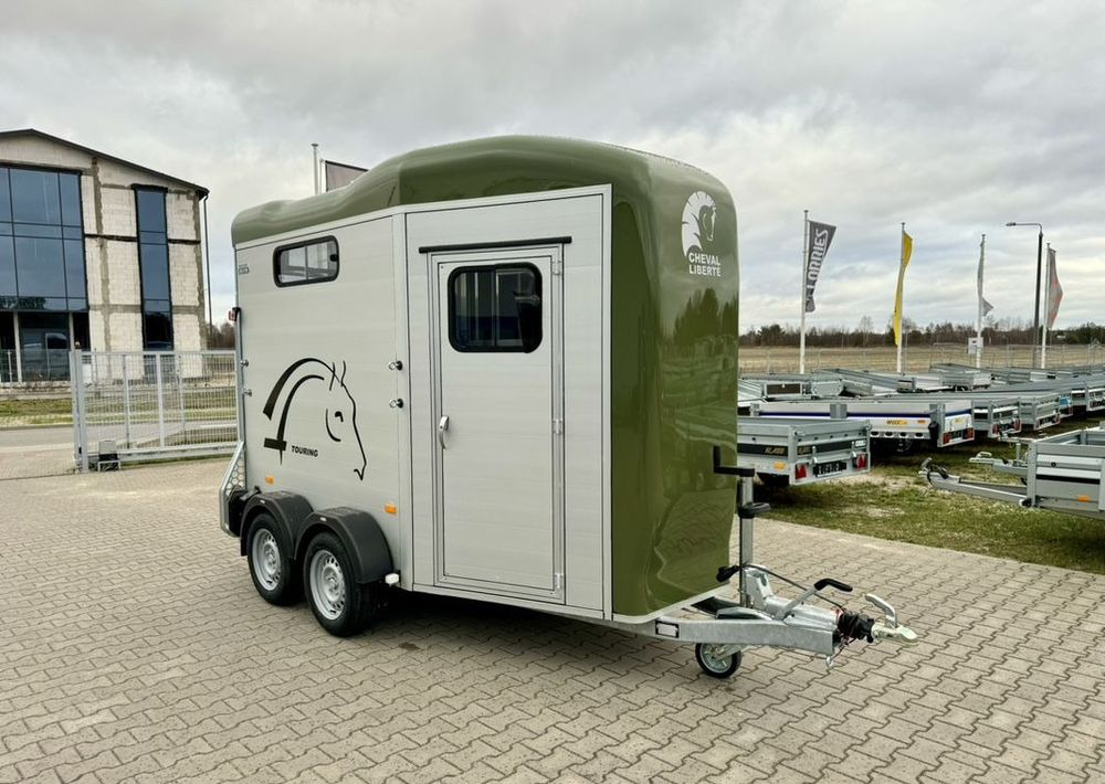 CHEVAL LIBERTÉ Touring Country + siodlarnia | przyczepa dla dwóch koni z rampą z przodu | 2000 kg DMC - Rimorkio për kuaj: foto 2 CHEVAL LIBERTÉ Touring Country + siodlarnia | przyczepa dla dwóch koni z rampą z przodu | 2000 kg DMC - Rimorkio për kuaj: foto 2