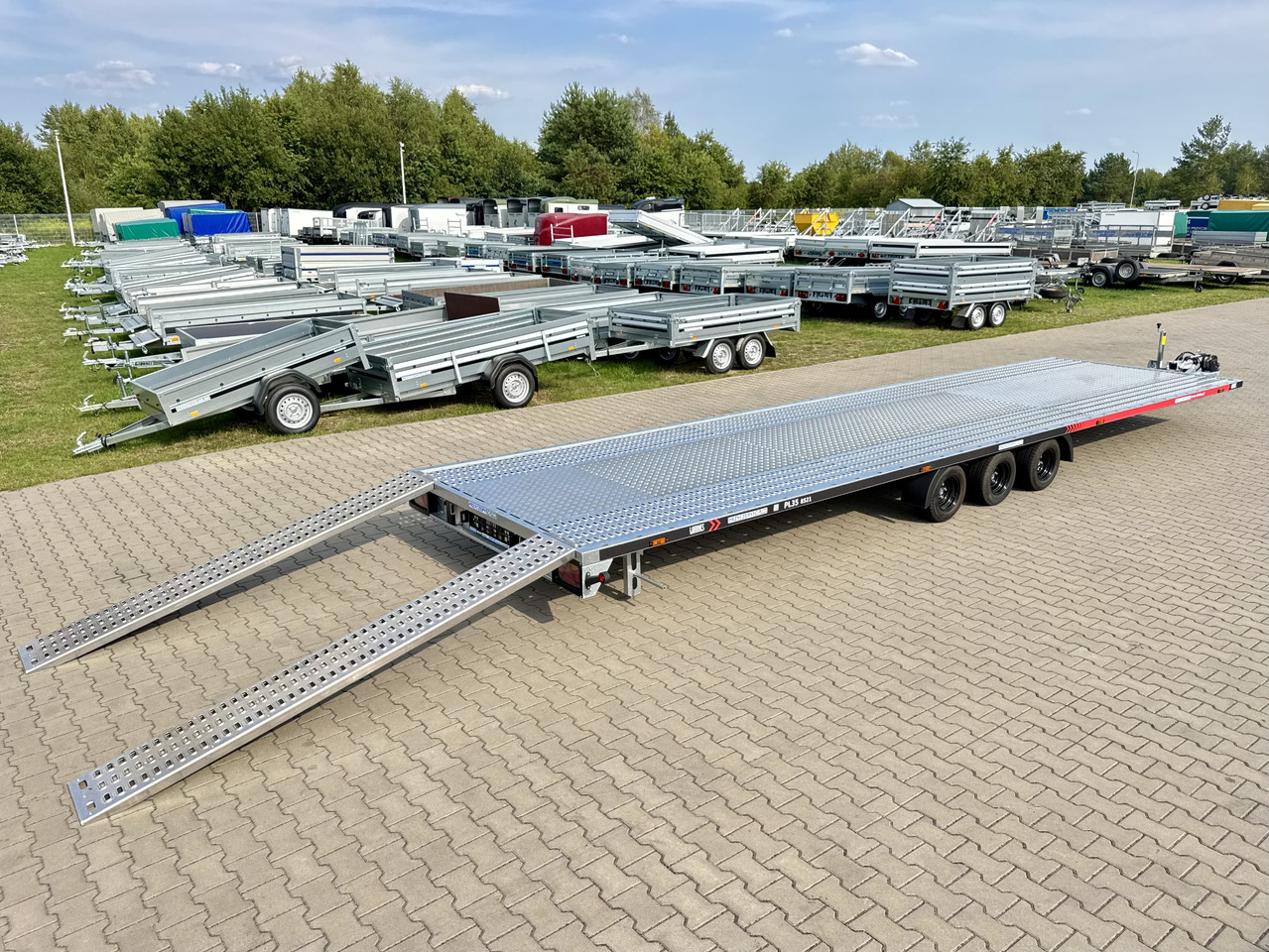 LORRIES PL35-8521 laweta na dwa auta 3500kg wypełnienie podłogi ALU 3 osie - Rimorkio autotransportuese: foto 2 LORRIES PL35-8521 laweta na dwa auta 3500kg wypełnienie podłogi ALU 3 osie - Rimorkio autotransportuese: foto 2