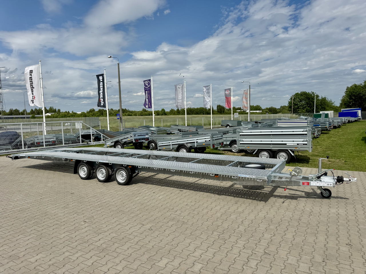 NIEWIADÓW Indiana 9m x 2.1 m | 3.5T - Rimorkio autotransportuese: foto 2 NIEWIADÓW Indiana 9m x 2.1 m | 3.5T - Rimorkio autotransportuese: foto 2
