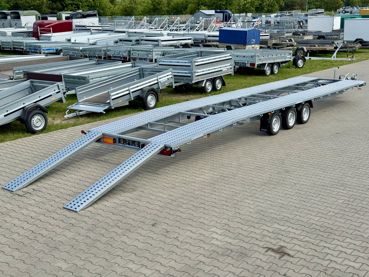 NIEWIADÓW Indiana 9m x 2.1 m | 3.5T - Rimorkio autotransportuese: foto 1 NIEWIADÓW Indiana 9m x 2.1 m | 3.5T - Rimorkio autotransportuese: foto 1