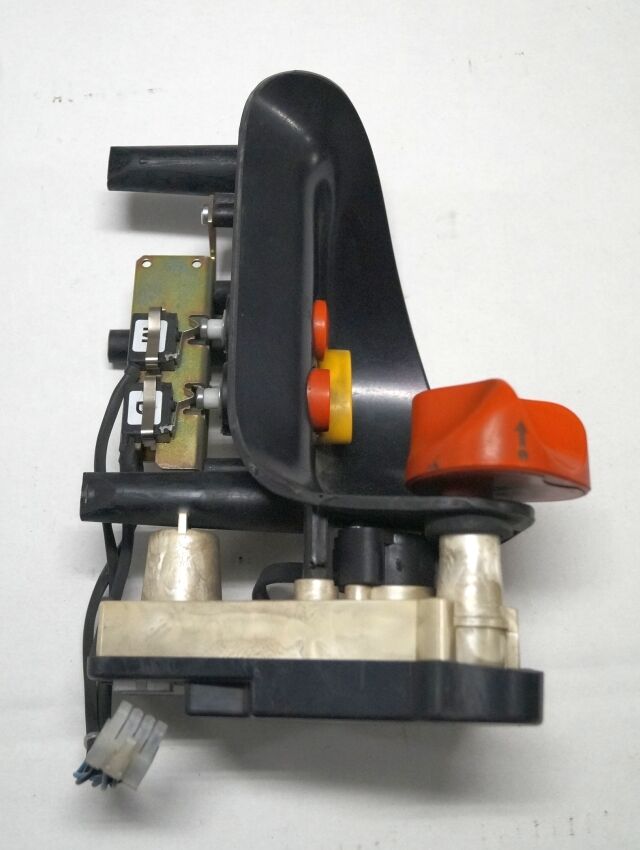 Linde 1443605100 | Rijschakelaar Control handle Control module - Sistemi elektrik për Pajisje për trajtimin e materialeve: foto 4 Linde 1443605100 | Rijschakelaar Control handle Control module - Sistemi elektrik për Pajisje për trajtimin e materialeve: foto 4