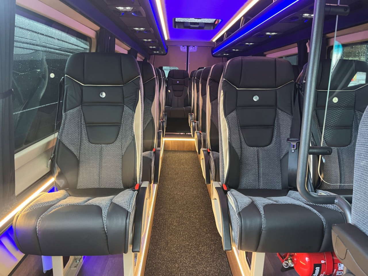 Mercedes-Benz Sprinter 519 AWD 4x4 TOURIST / 21 to 24 Seats - Minibus, Furgon pasagjerësh: foto 4 Mercedes-Benz Sprinter 519 AWD 4x4 TOURIST / 21 to 24 Seats - Minibus, Furgon pasagjerësh: foto 4